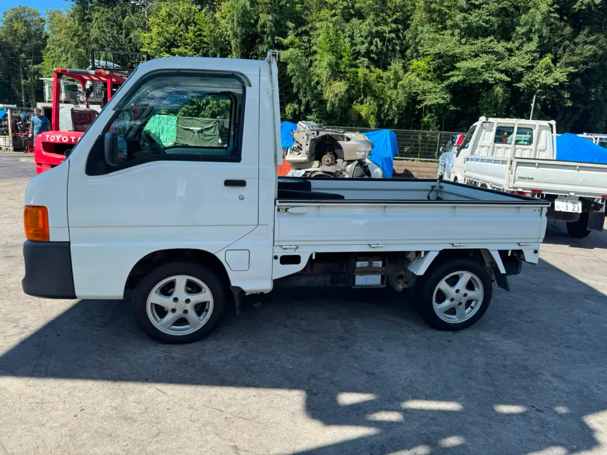 2000 Subaru Sambar 4x4, a white Kei Truck, for sale at Skyline Kei Trucks in Houston, TX (photo 4 of 9)