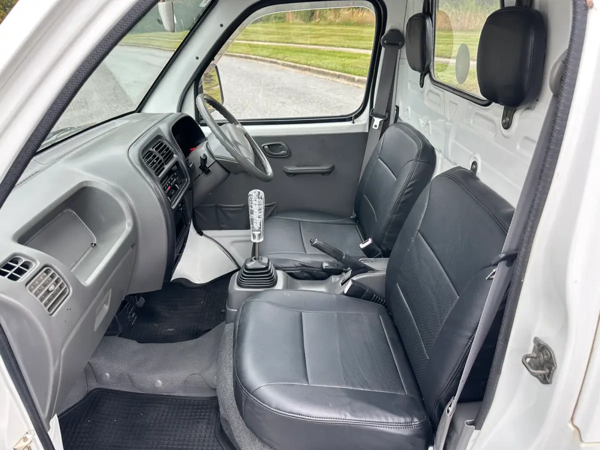 2000 Suzuki Carry 4WD, a Kei Truck, for sale at Tokyo Motors DC in Boyds, MD (photo 12 of 15)