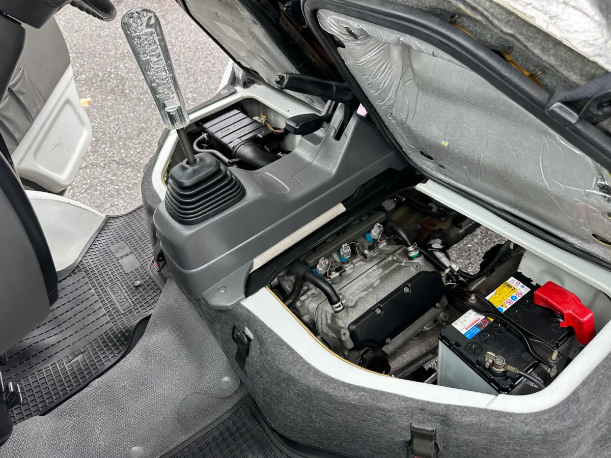 2000 Suzuki Carry 4WD, a Kei Truck, for sale at Tokyo Motors DC in Boyds, MD (photo 14 of 15)