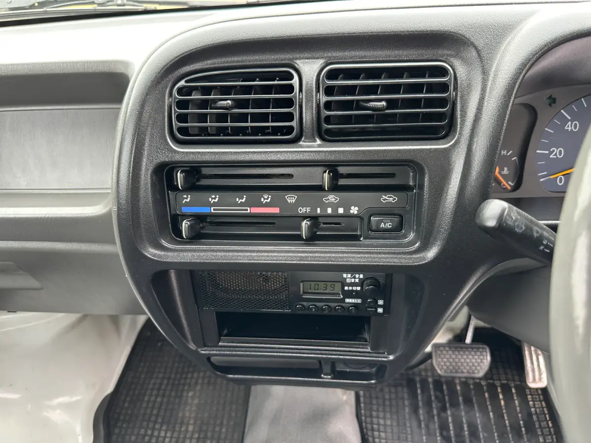 2000 Suzuki Carry 4WD, a Kei Truck, for sale at Tokyo Motors DC in Boyds, MD (photo 16 of 20)