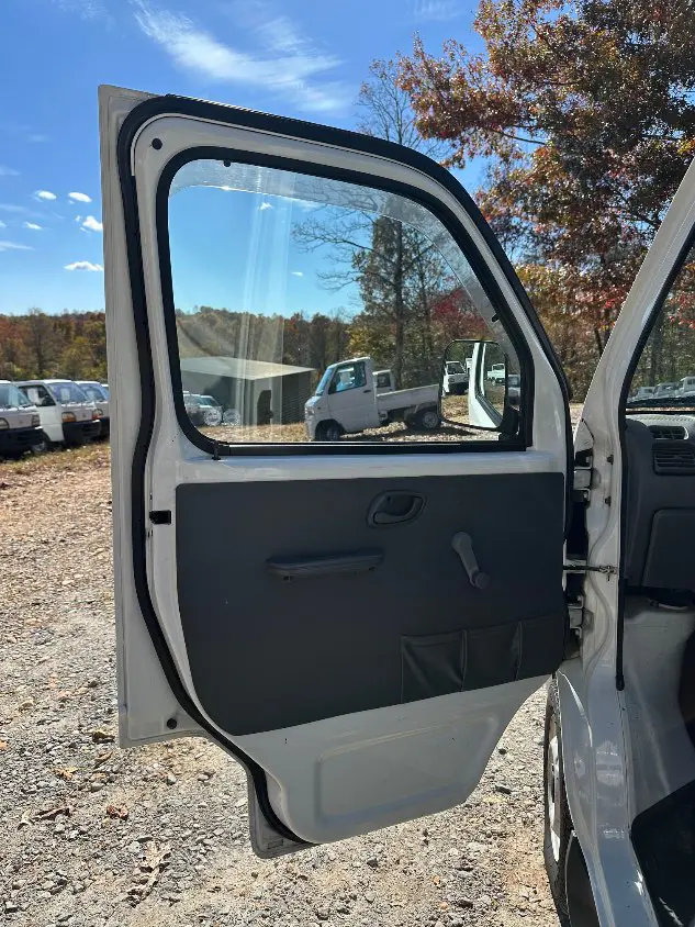 2000 Suzuki Carry 4WD, a white Kei Truck, for sale at Mayberry Mini Trucks in Mount Airy, NC (photo 14 of 20)