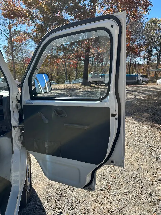 2000 Suzuki Carry 4WD, a white Kei Truck, for sale at Mayberry Mini Trucks in Mount Airy, NC (photo 16 of 20)
