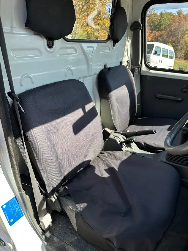 2000 Suzuki Carry 4WD, a white Kei Truck, for sale at Mayberry Mini Trucks in Mount Airy, NC (photo 17 of 20)