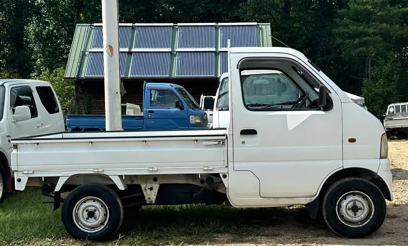2000 Suzuki Carry 4WD, a white Kei Truck, for sale at Mayberry Mini Trucks in Mount Airy, NC (photo 4 of 12)