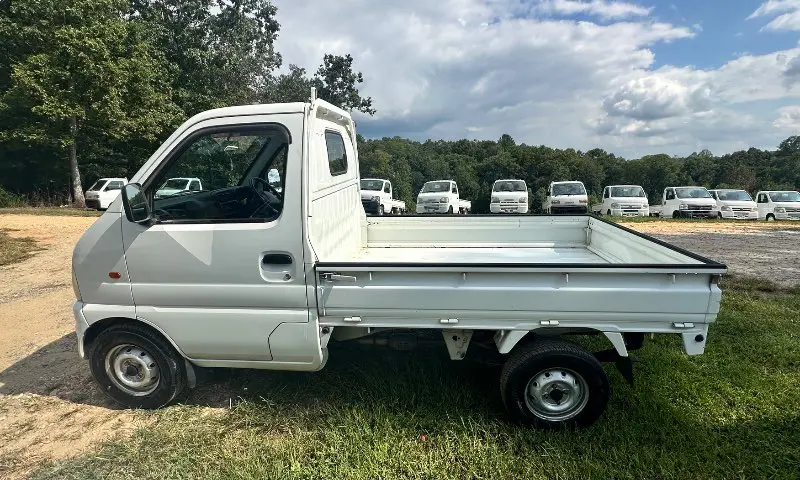 2000 Suzuki Carry 4WD, a white Kei Truck, for sale at Mayberry Mini Trucks in Mount Airy, NC (photo 8 of 12)