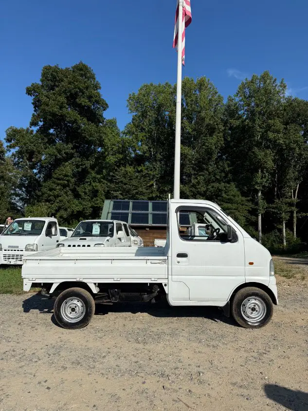 2000 Suzuki Carry 4WD, a white Kei Truck, for sale at Mayberry Mini Trucks in Mount Airy, NC (photo 4 of 16)