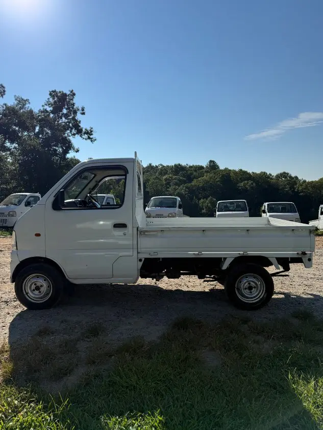 2000 Suzuki Carry 4WD, a white Kei Truck, for sale at Mayberry Mini Trucks in Mount Airy, NC (photo 8 of 16)