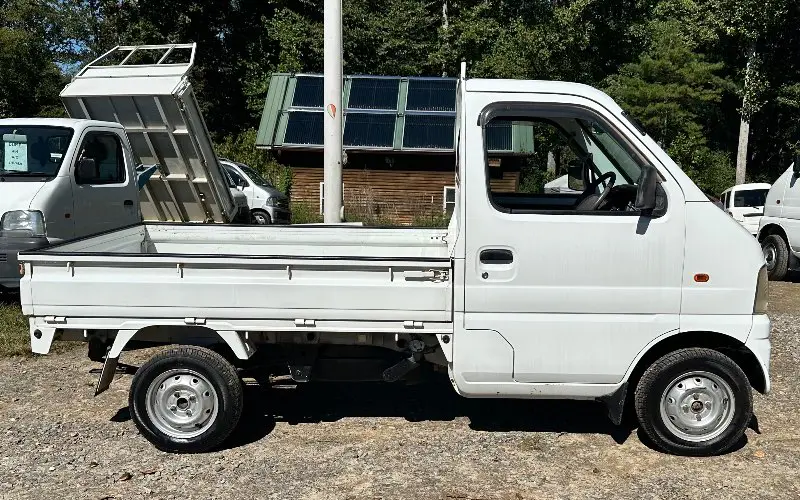 2000 Suzuki Carry 4WD, a white Kei Truck, for sale at Mayberry Mini Trucks in Mount Airy, NC (photo 4 of 18)