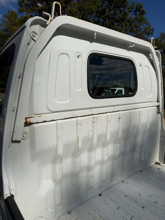 2000 Suzuki Carry 4WD, a white Kei Truck, for sale at Mayberry Mini Trucks in Mount Airy, NC (photo 17 of 19)
