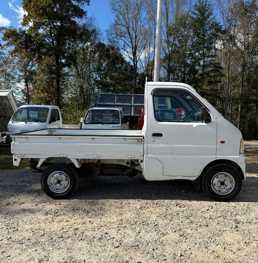2000 Suzuki Carry 4WD, a white Kei Truck, for sale at Mayberry Mini Trucks in Mount Airy, NC (photo 4 of 19)