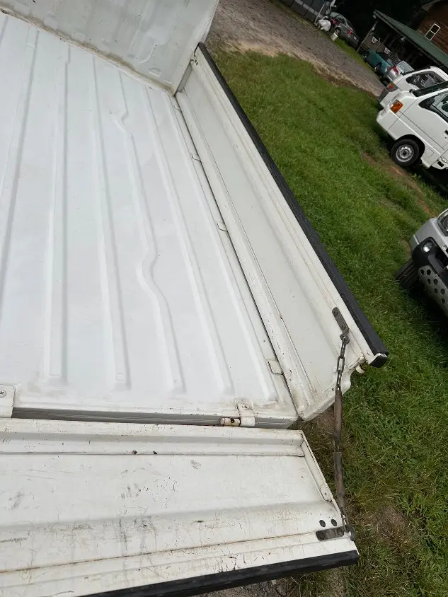 2000 Suzuki Carry 4WD, a white Kei Truck, for sale at Mayberry Mini Trucks in Mount Airy, NC (photo 10 of 20)