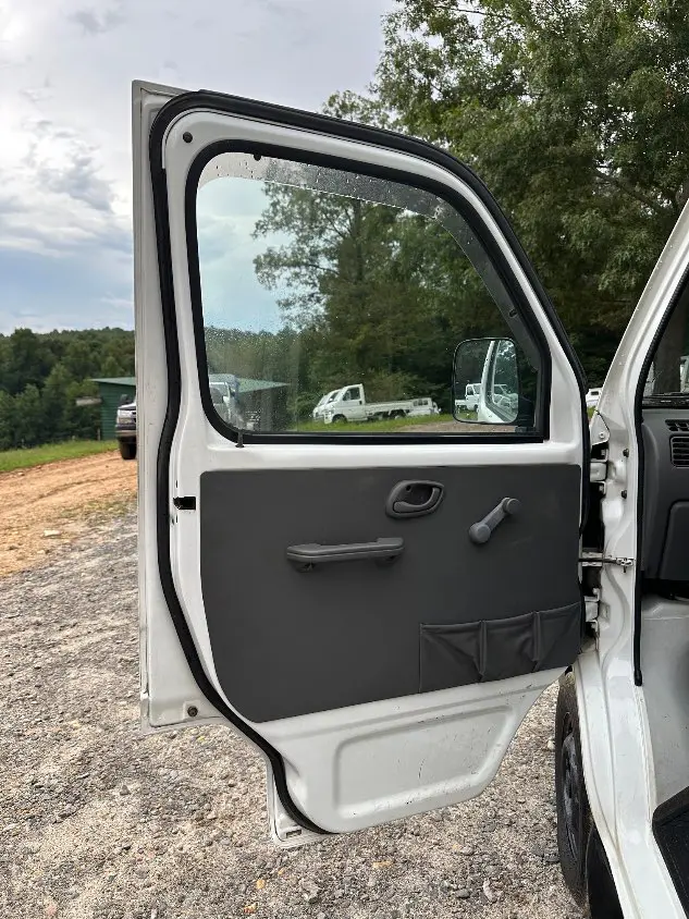 2000 Suzuki Carry 4WD, a white Kei Truck, for sale at Mayberry Mini Trucks in Mount Airy, NC (photo 14 of 20)