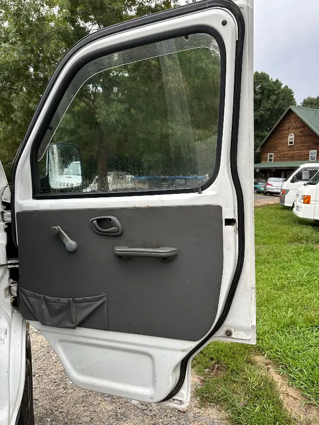 2000 Suzuki Carry 4WD, a white Kei Truck, for sale at Mayberry Mini Trucks in Mount Airy, NC (photo 16 of 20)