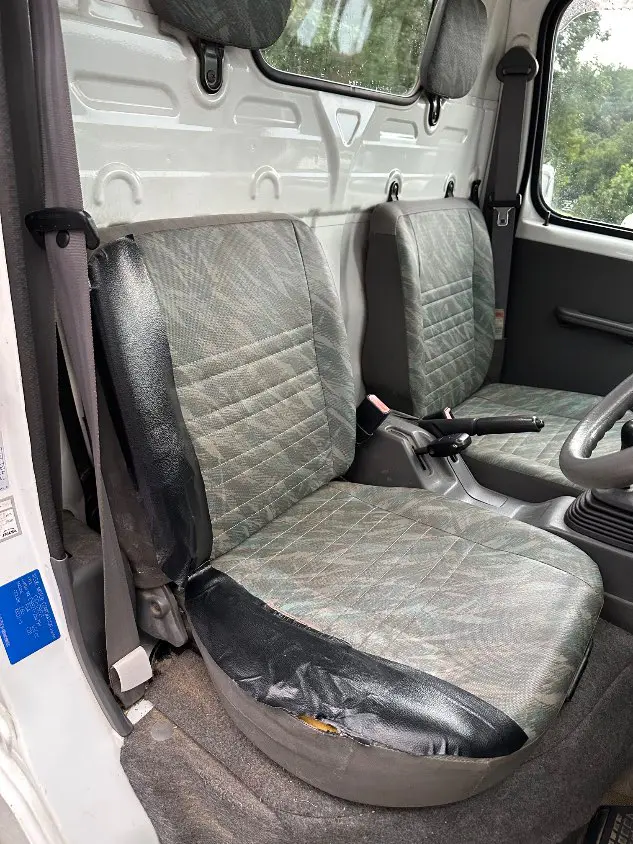 2000 Suzuki Carry 4WD, a white Kei Truck, for sale at Mayberry Mini Trucks in Mount Airy, NC (photo 17 of 20)