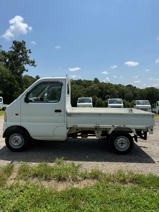 2000 Suzuki Carry 4WD, a white Kei Truck, for sale at Mayberry Mini Trucks in Mount Airy, NC (photo 8 of 17)