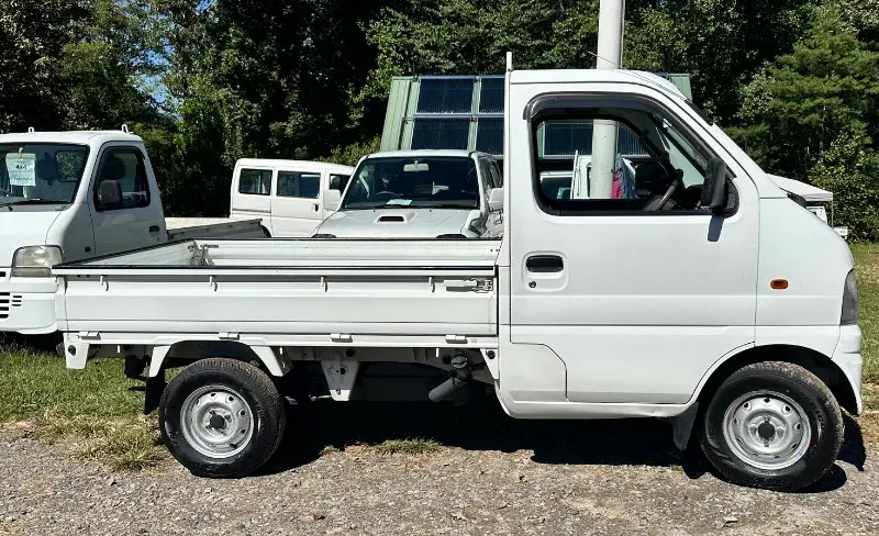 2000 Suzuki Carry 4WD, a white Kei Truck, for sale at Mayberry Mini Trucks in Mount Airy, NC (photo 4 of 15)