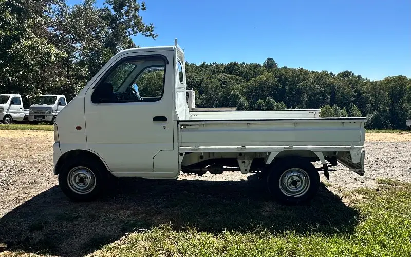 2000 Suzuki Carry 4WD, a white Kei Truck, for sale at Mayberry Mini Trucks in Mount Airy, NC (photo 9 of 15)