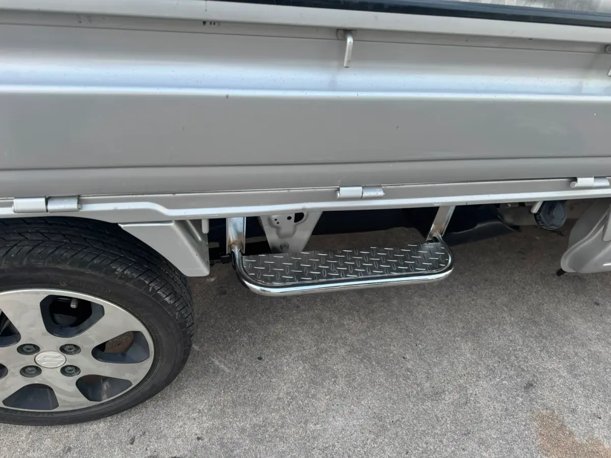 2000 Suzuki Carry 4x4, a silver Kei Truck, for sale at Skyline Kei Trucks in Houston, TX (photo 6 of 10)