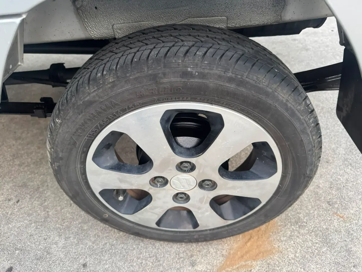 2000 Suzuki Carry 4x4, a silver Kei Truck, for sale at Skyline Kei Trucks in Houston, TX (photo 7 of 10)
