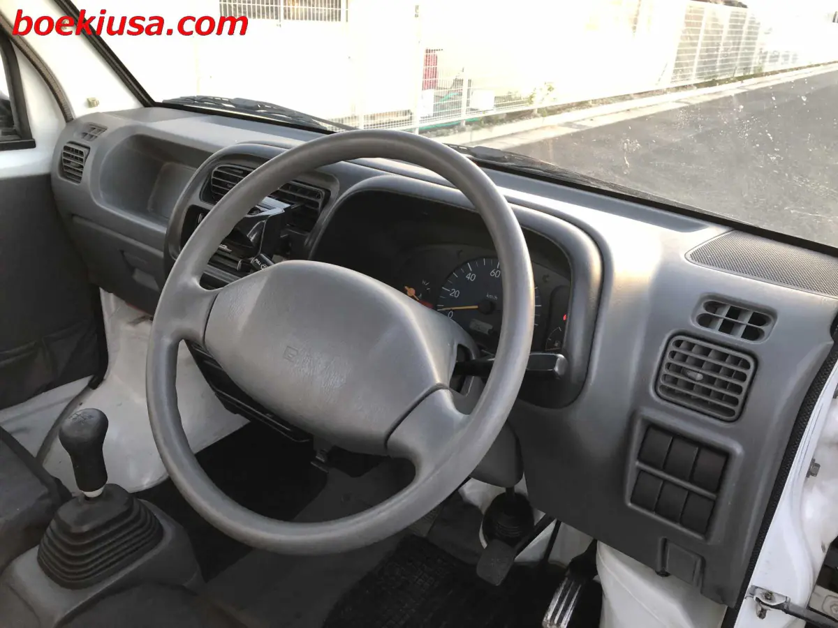 2000 Suzuki Carry 4x4, a white Kei Truck, for sale at Boeki USA in Paterson, NJ (photo 13 of 20)
