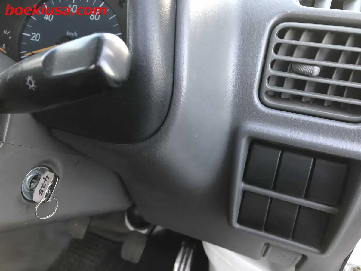 2000 Suzuki Carry 4x4, a white Kei Truck, for sale at Boeki USA in Paterson, NJ (photo 16 of 20)