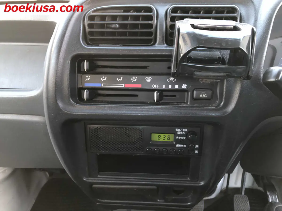 2000 Suzuki Carry 4x4, a white Kei Truck, for sale at Boeki USA in Paterson, NJ (photo 17 of 20)
