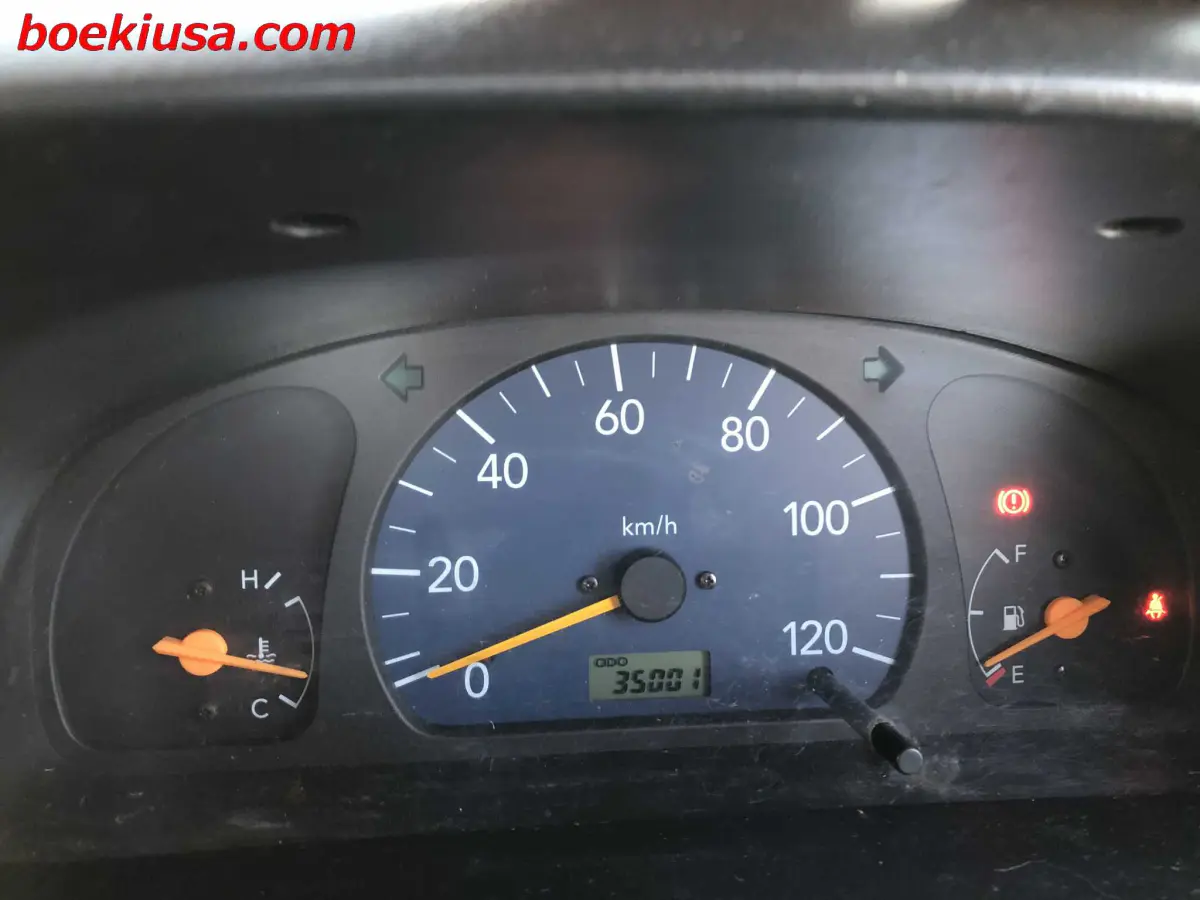 2000 Suzuki Carry 4x4, a white Kei Truck, for sale at Boeki USA in Paterson, NJ (photo 18 of 20)