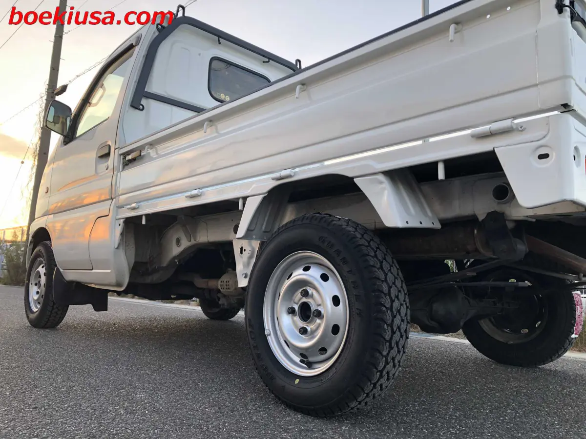 2000 Suzuki Carry 4x4, a white Kei Truck, for sale at Boeki USA in Paterson, NJ (photo 5 of 20)