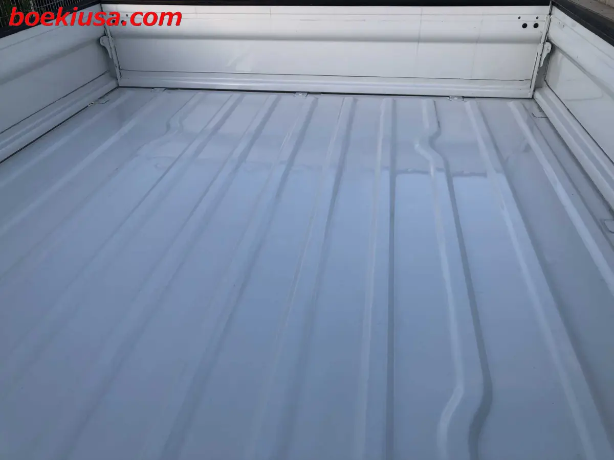 2000 Suzuki Carry 4x4, a white Kei Truck, for sale at Boeki USA in Paterson, NJ (photo 7 of 20)