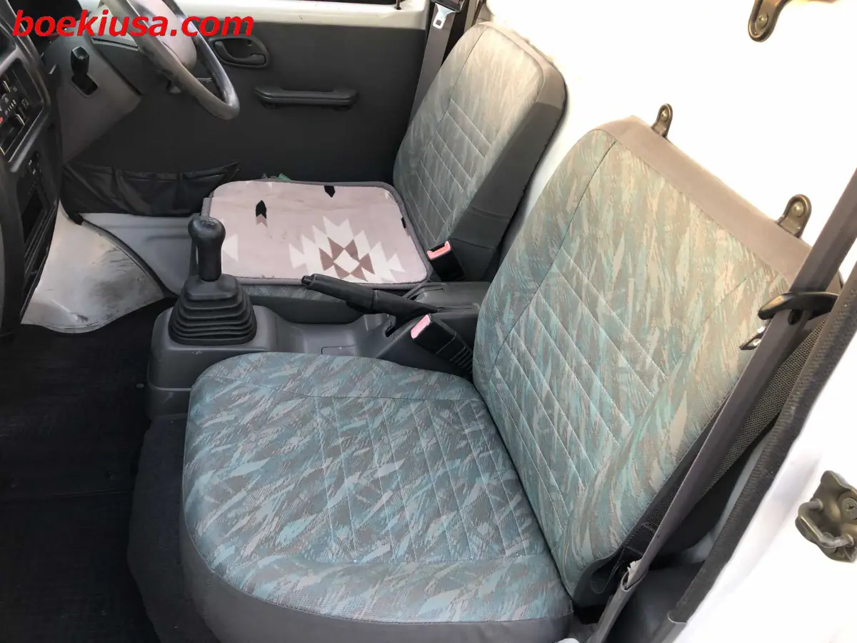 2000 Suzuki Carry 4x4, a white Kei Truck, for sale at Boeki USA in Paterson, NJ (photo 10 of 20)