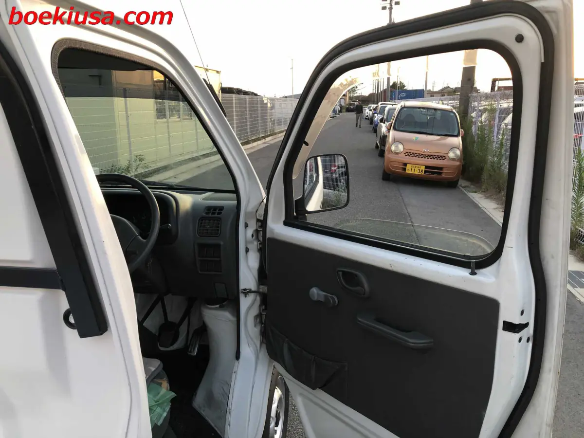 2000 Suzuki Carry 4x4, a white Kei Truck, for sale at Boeki USA in Paterson, NJ (photo 12 of 20)
