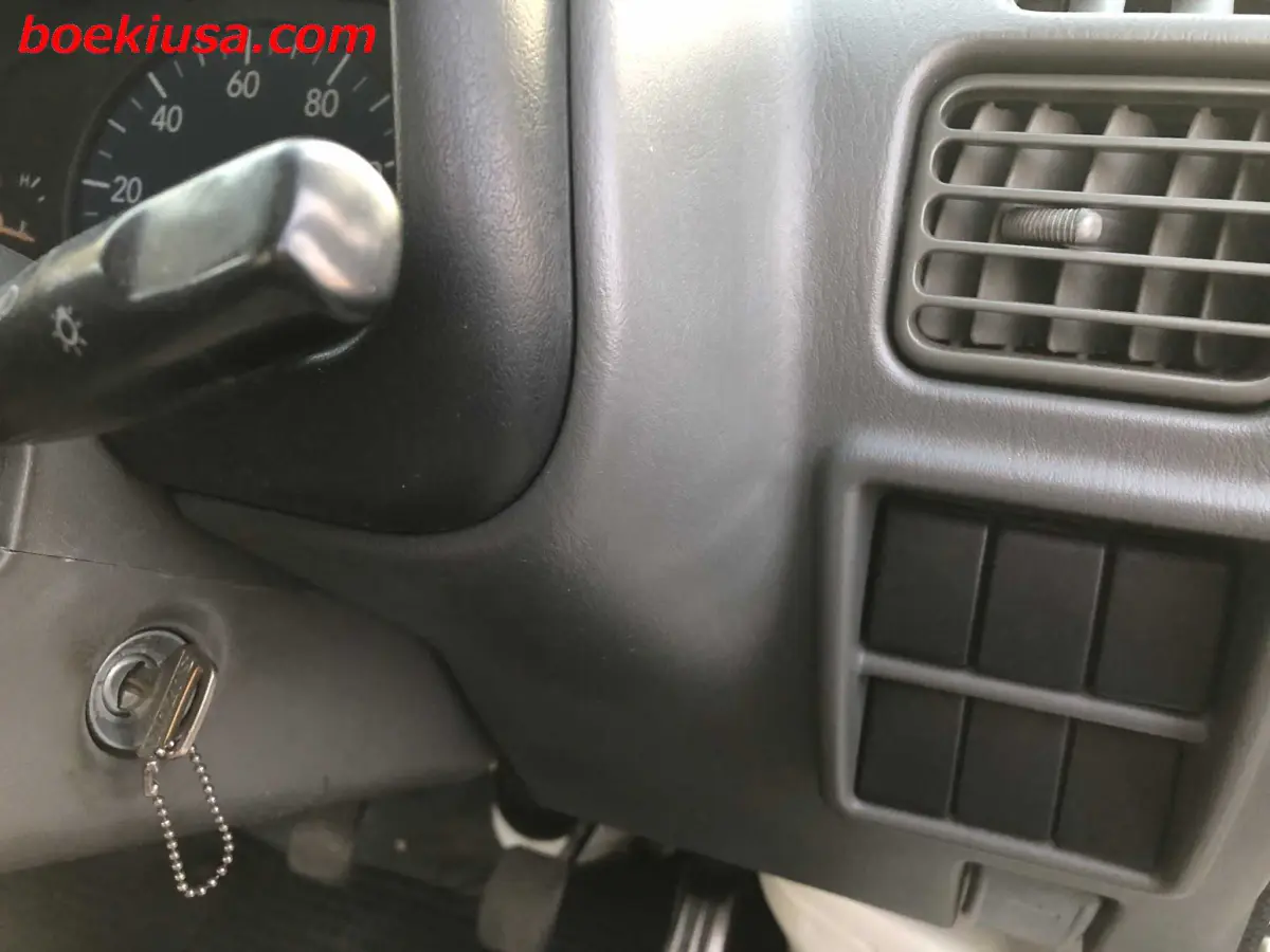 2000 Suzuki Carry 4x4, a white Kei Truck, for sale at Boeki USA in Paterson, NJ (photo 16 of 20)