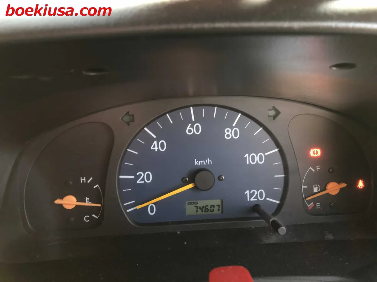 2000 Suzuki Carry 4x4, a white Kei Truck, for sale at Boeki USA in Paterson, NJ (photo 18 of 20)