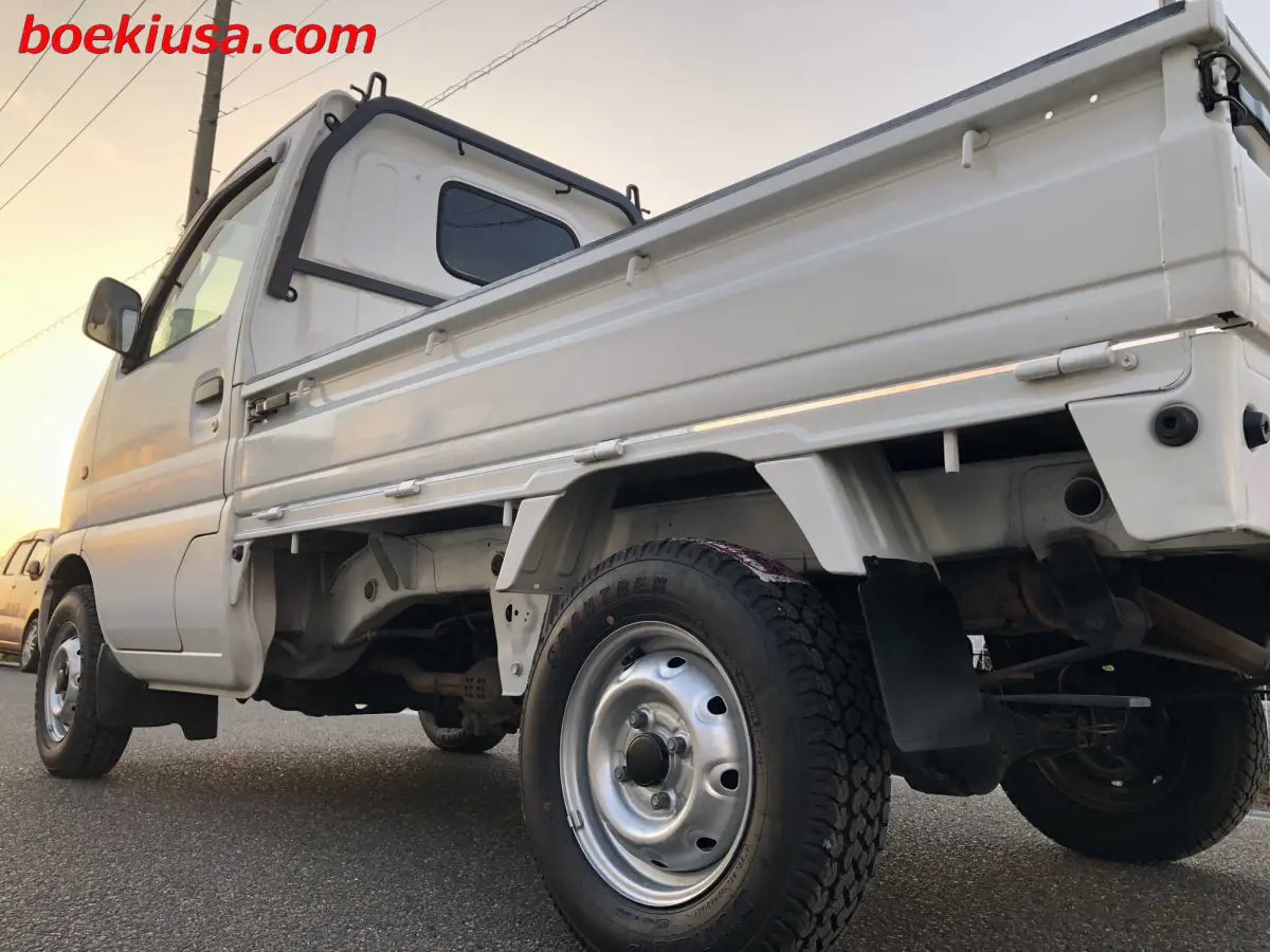 2000 Suzuki Carry 4x4, a white Kei Truck, for sale at Boeki USA in Paterson, NJ (photo 5 of 20)