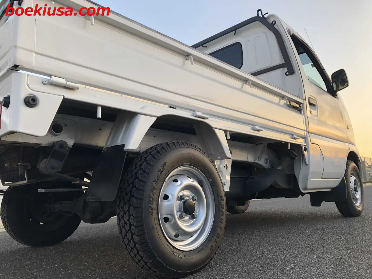 2000 Suzuki Carry 4x4, a white Kei Truck, for sale at Boeki USA in Paterson, NJ (photo 6 of 20)