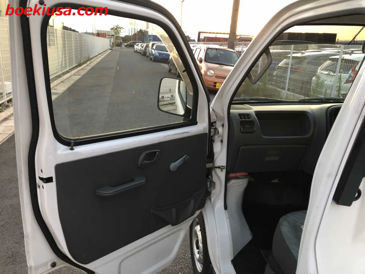 2000 Suzuki Carry 4x4, a white Kei Truck, for sale at Boeki USA in Paterson, NJ (photo 8 of 20)