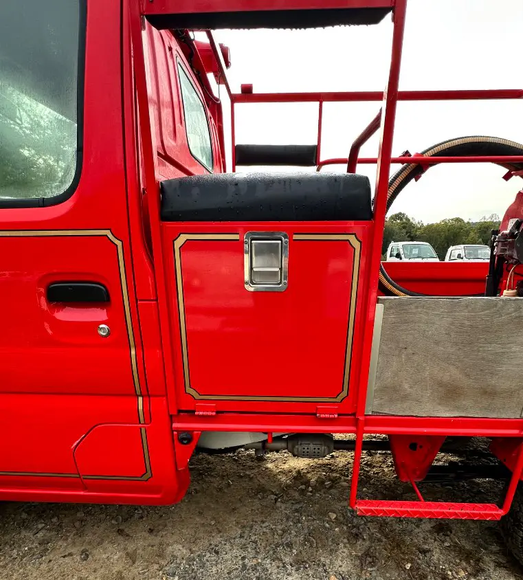 2000 Suzuki Carry Fire Truck 4WD, a red Kei Truck, for sale at Mayberry Mini Trucks in Mount Airy, NC (photo 16 of 20)