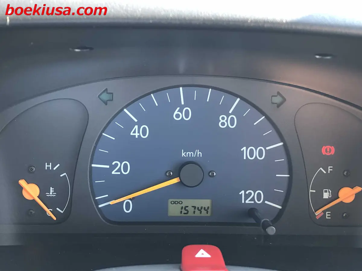 2000 Suzuki Carry, a white Kei Truck, for sale at Boeki USA in Paterson, NJ (photo 18 of 20)