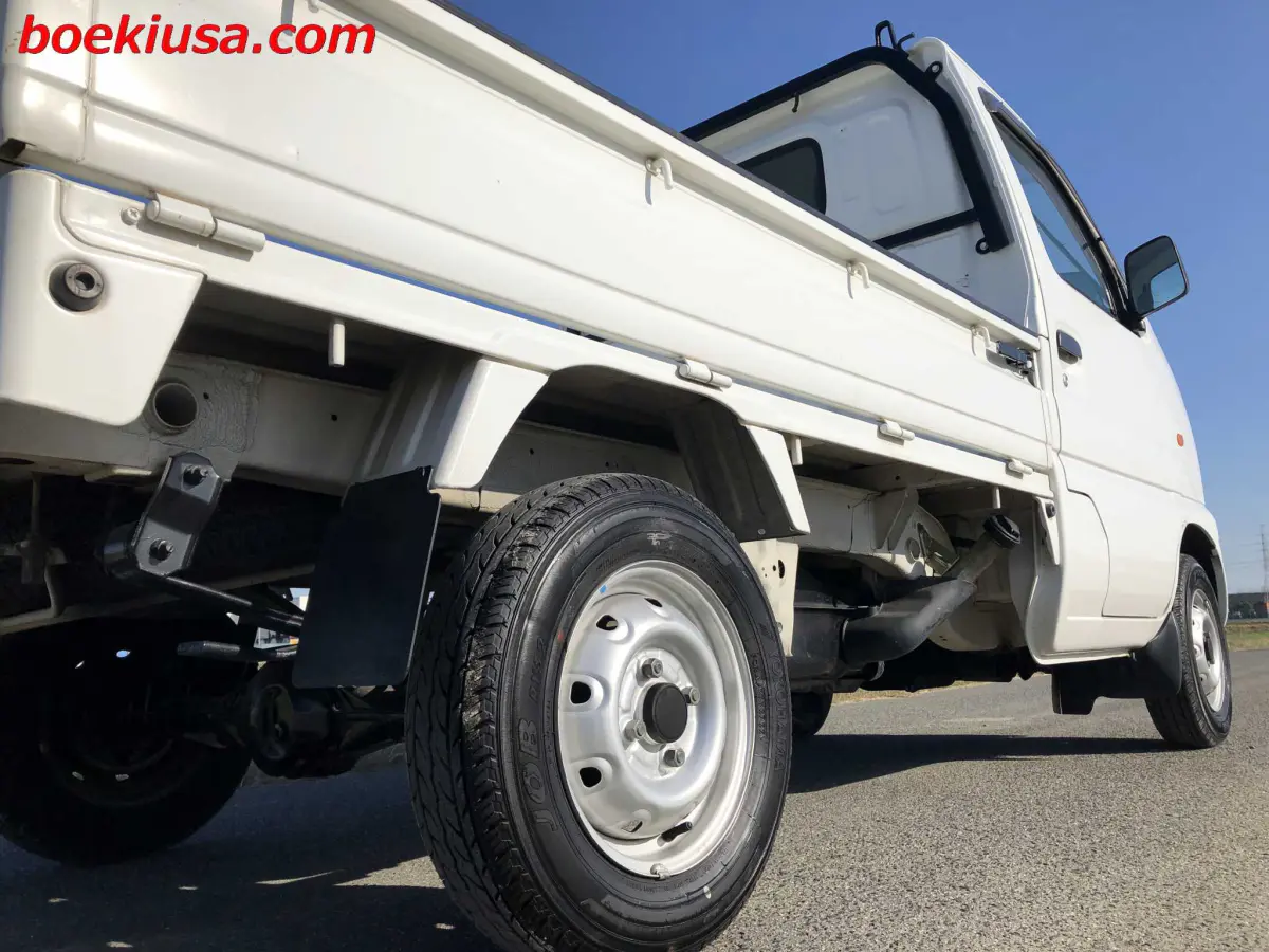 2000 Suzuki Carry, a white Kei Truck, for sale at Boeki USA in Paterson, NJ (photo 6 of 20)