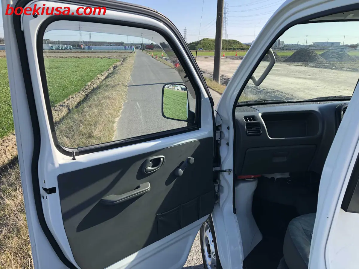 2000 Suzuki Carry, a white Kei Truck, for sale at Boeki USA in Paterson, NJ (photo 8 of 20)