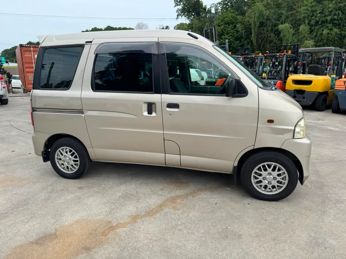 2001 Daihatsu Atrai Wagon, a Kei Van, for sale at Skyline Kei Trucks in Houston, TX (photo 3 of 15)