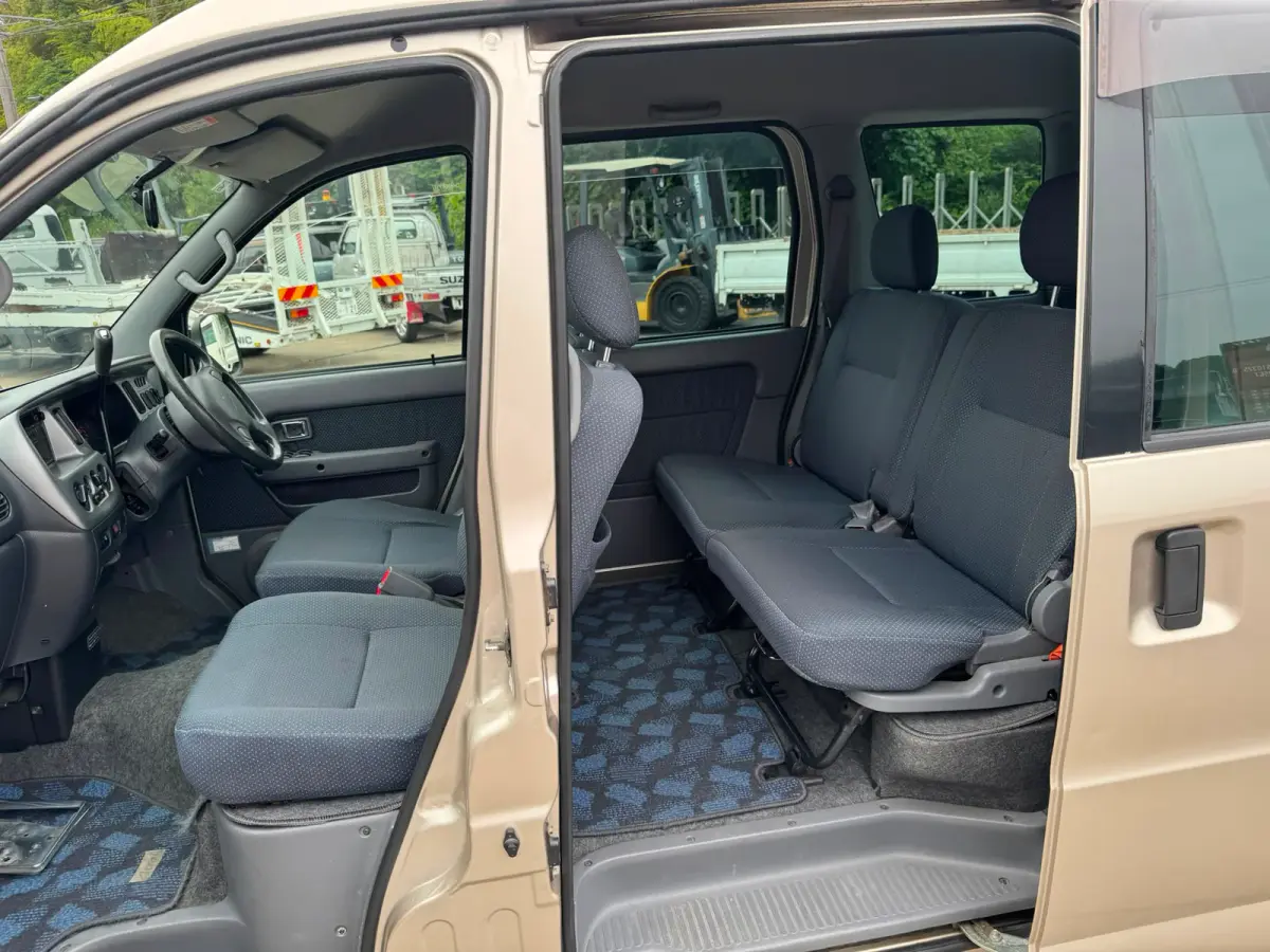 2001 Daihatsu Atrai Wagon, a Kei Van, for sale at Skyline Kei Trucks in Houston, TX (photo 9 of 15)