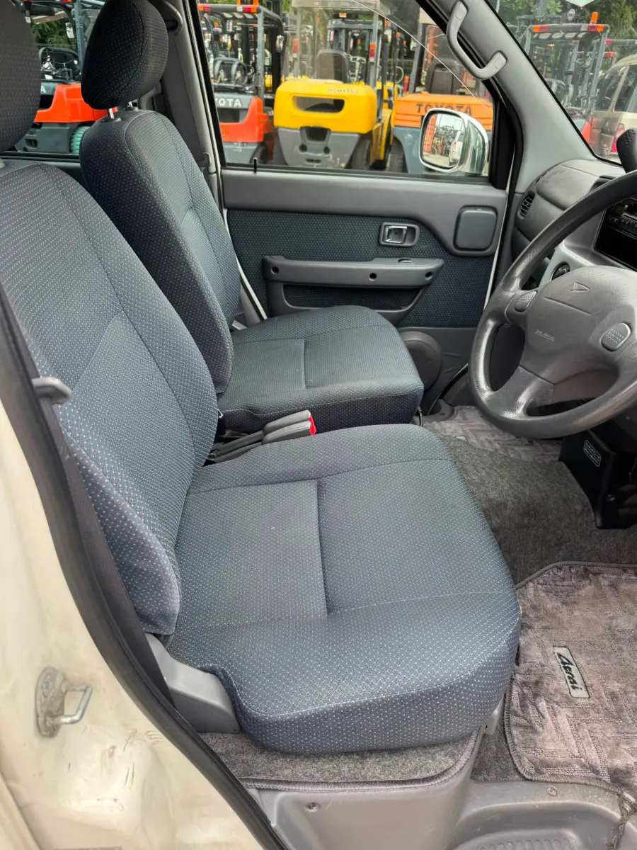 2001 Daihatsu Atrai Wagon Turbo, a white Kei Van, for sale at Skyline Kei Trucks in Houston, TX (photo 5 of 12)