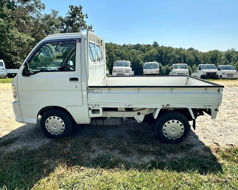 2001 Daihatsu Hijet 4WD, a white Kei Truck, for sale at Mayberry Mini Trucks in Mount Airy, NC (photo 10 of 15)