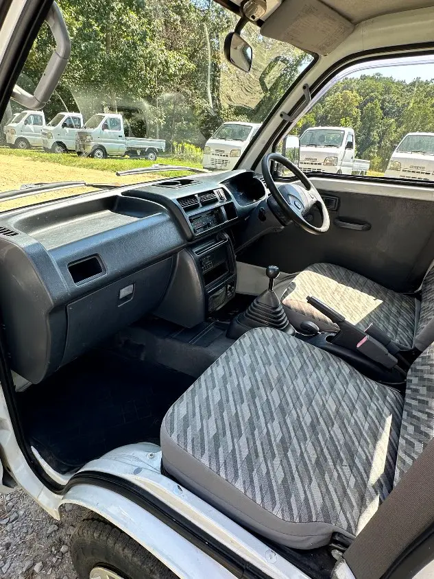 2001 Daihatsu Hijet 4WD, a white Kei Truck, for sale at Mayberry Mini Trucks in Mount Airy, NC (photo 11 of 15)