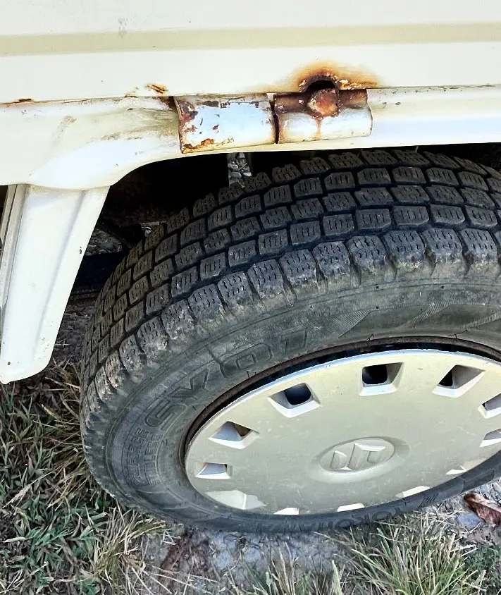 2001 Daihatsu Hijet 4WD, a white Kei Truck, for sale at Mayberry Mini Trucks in Mount Airy, NC (photo 14 of 15)