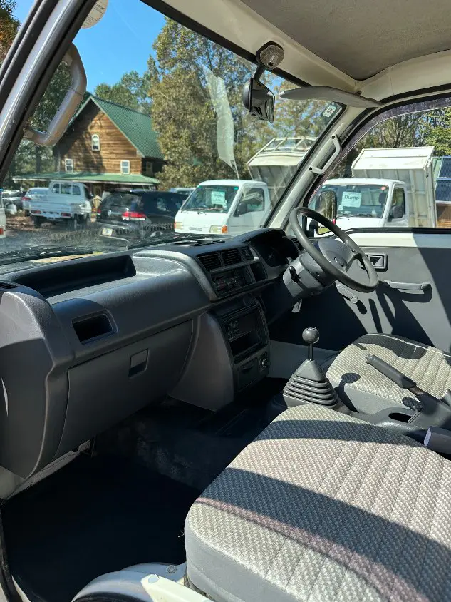 2001 Daihatsu Hijet 4WD, a white Kei Truck, for sale at Mayberry Mini Trucks in Mount Airy, NC (photo 15 of 20)
