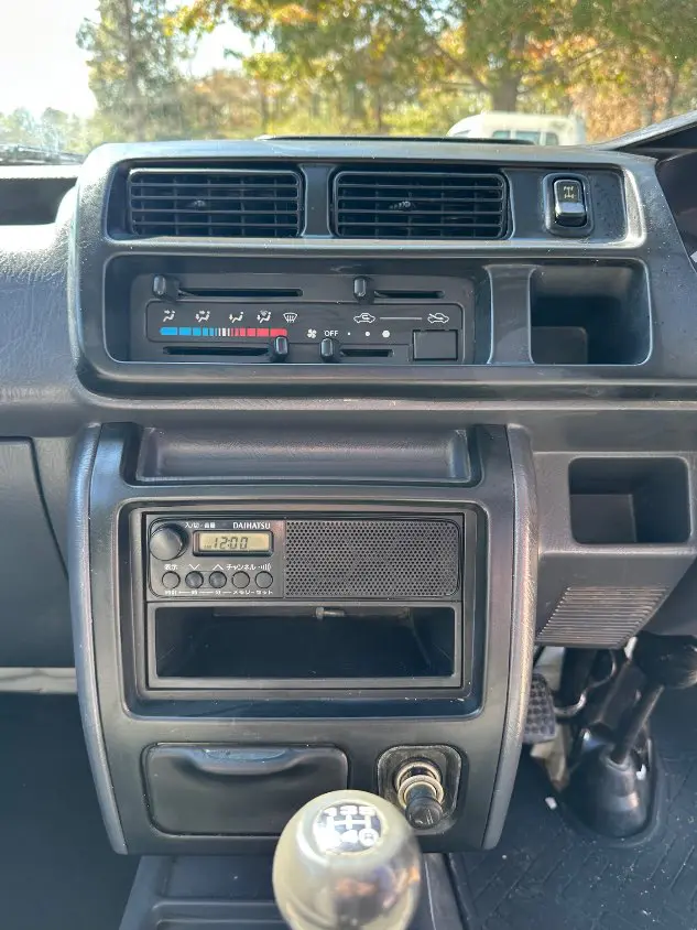 2001 Daihatsu Hijet 4WD, a white Kei Truck, for sale at Mayberry Mini Trucks in Mount Airy, NC (photo 19 of 20)