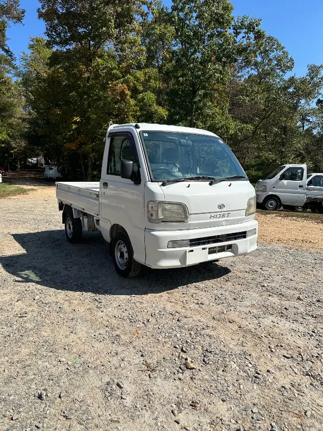 2001 Daihatsu Hijet 4WD, a white Kei Truck, for sale at Mayberry Mini Trucks in Mount Airy, NC (photo 5 of 20)