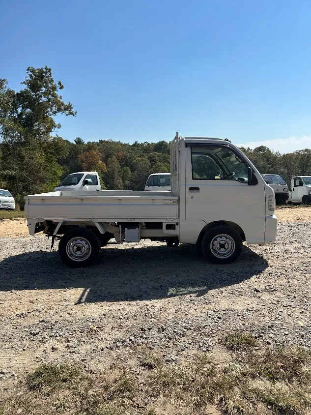 2001 Daihatsu Hijet 4WD, a white Kei Truck, for sale at Mayberry Mini Trucks in Mount Airy, NC (photo 6 of 20)